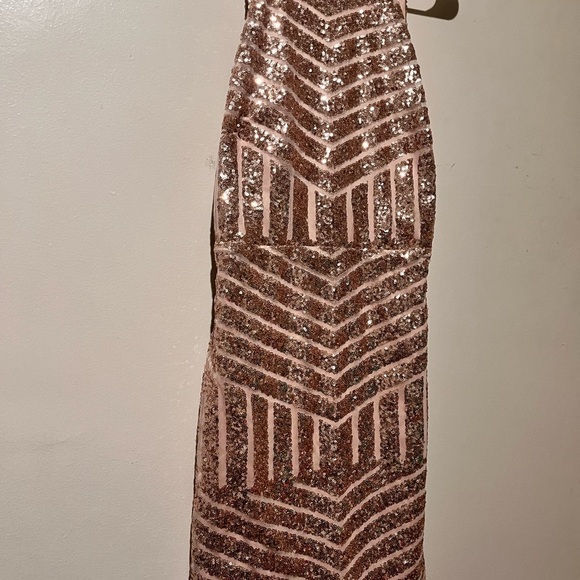 Elegant Rose Gold Sequin Mini Evening Dress - Picture 2 of 3